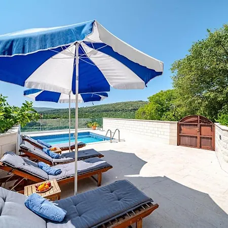 House On The Rock By Guide Villa