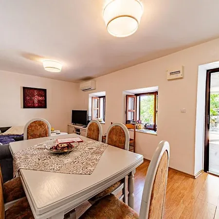 House On The Rock By Guide Ošlje